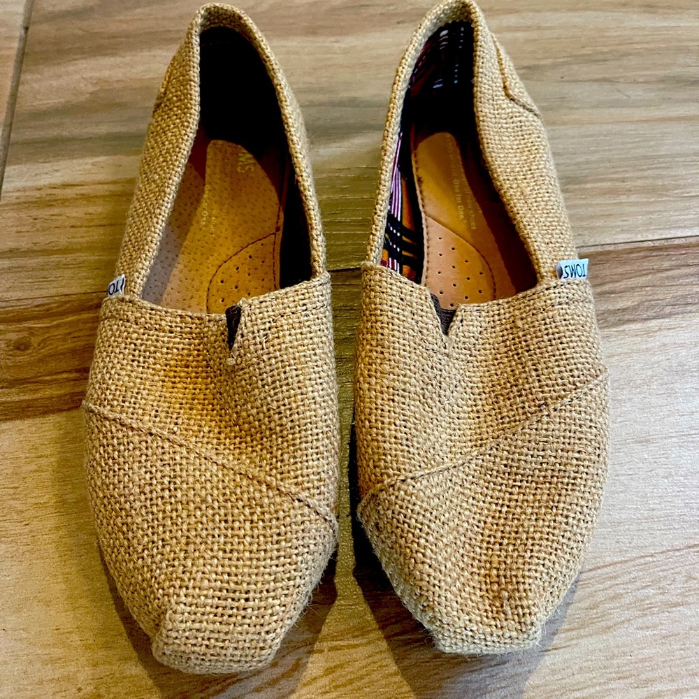 LIKE NEW Toms